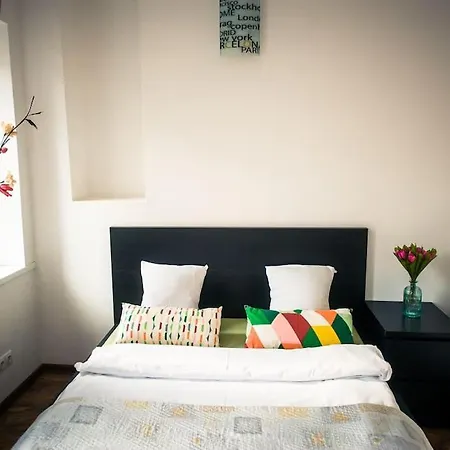 Апартаменты V 18 *